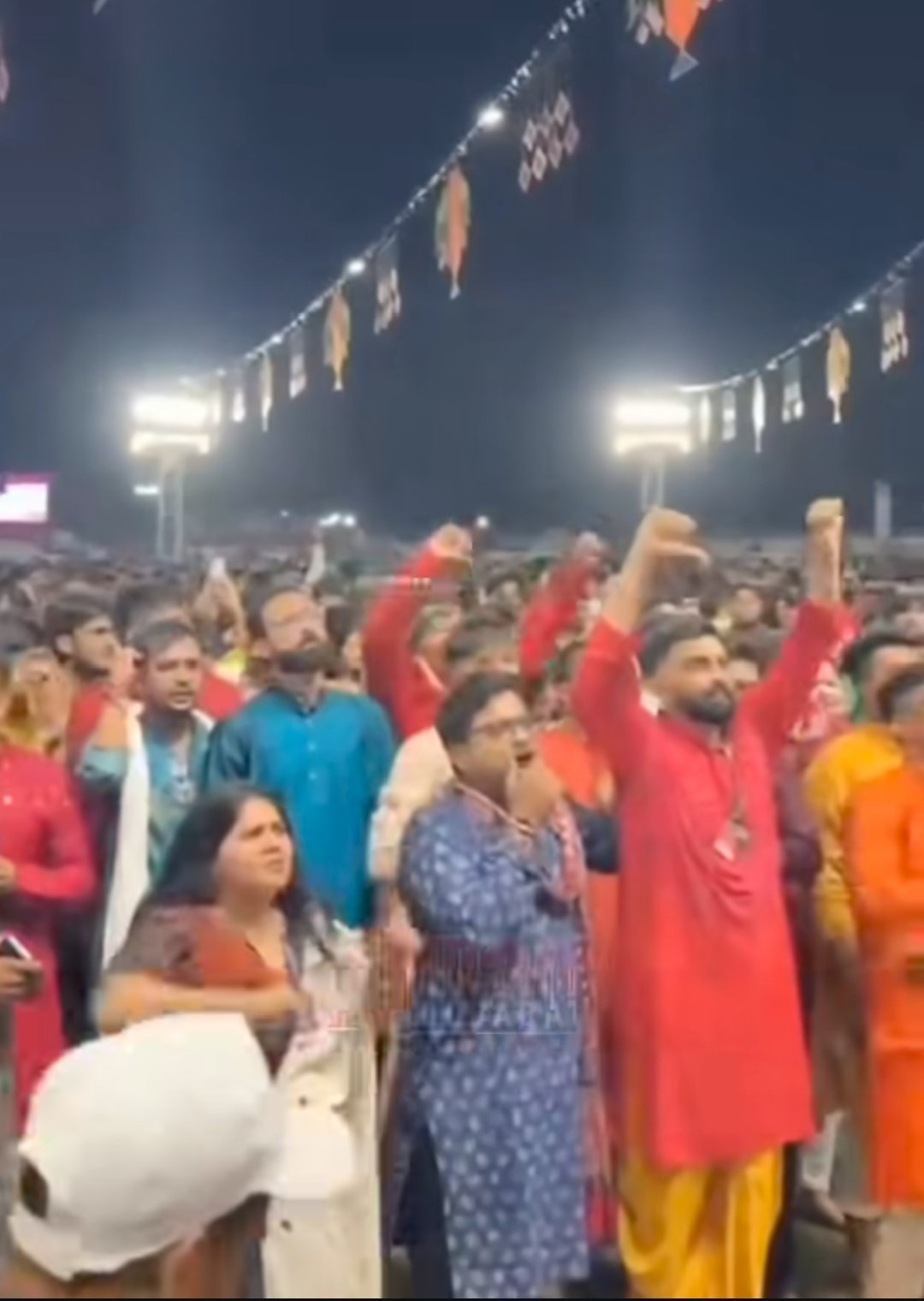 વડોદરાના યુનાઈટેડ વેમાં કાદવ-કીચડથી પરેશાન ખેલૈયાઓએ ગરબા બંધ કર્યા, આયોજકોની રિફંડની તૈયારી