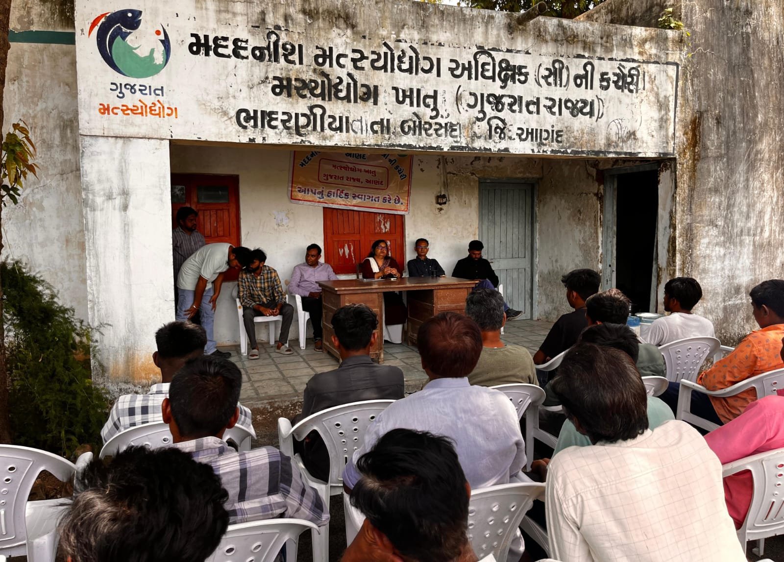 સ્વાતંત્ર પર્વ અંતર્ગત પખવાડિયાની ઉજવણી: મત્સ્ય પ્રવૃતિ સાથે સંકળાયેલ માછીમારો, ગામ તળાવ ઇજારદારોને ખાતાની વિવિધ યોજનાઓની જાણકારી અપાઇ