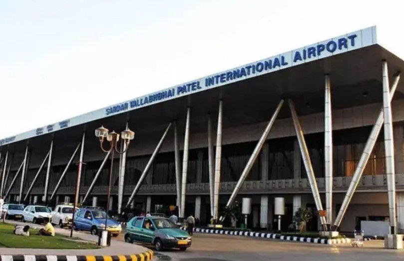 અમદાવાદ એરપોર્ટને ફરી એક વાર બોમ્બથી ઉડાવી દેવાની ધમકી