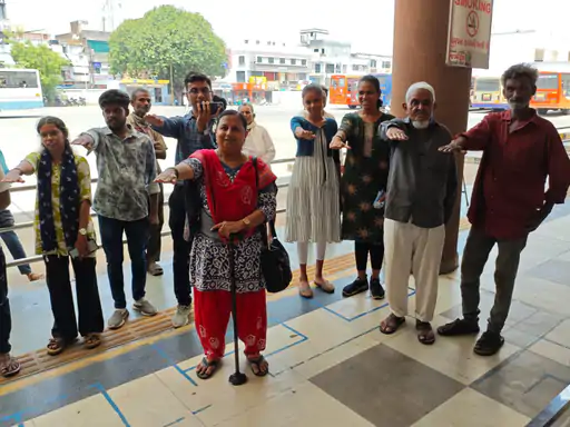 ખેડા- ધોળકા હાઈવે અવર- જવર માટે બંધ : કેડ સમા પાણી ભરાતા રસિકપુરા, નાની કલોલી અને પથાપુરા ગામ સંપર્ક વિહોણા