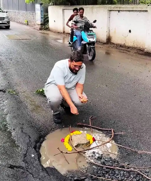 નેપાળમાં Gen-Z આંદોલન બેકાબૂ: રાષ્ટ્રપતિના ઘર પર ઉગ્રવાદીઓનો કબજો, ઠેર ઠેર આગચંપી-તોડફોડ