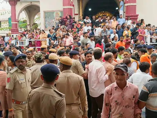 ભારે વરસાદથી મુંબઈ ઠપ, શાળા-કોલેજ બંધ અને ફ્લાઈટ્સ અસરગ્રસ્ત