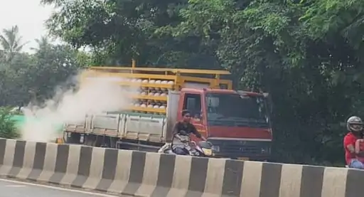 ઉમરેઠ–પણસોરા રોડ પર પરવટા નજીક CNG લીકેજથી દફરાતફરી