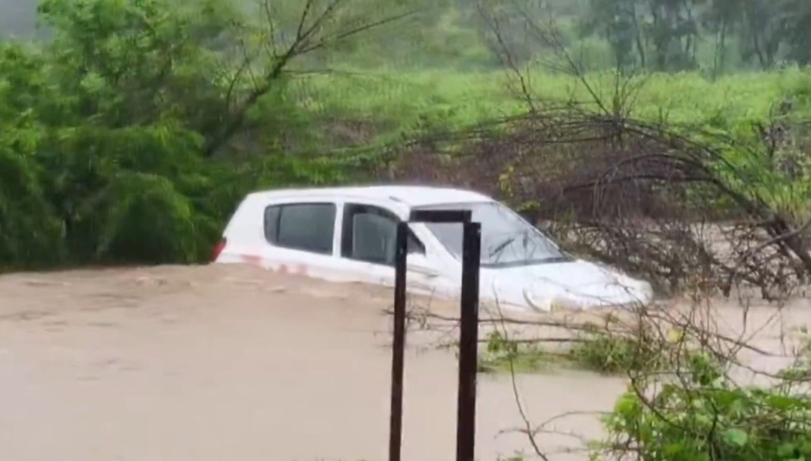 ગુજરાતમાં ધોધમાર વરસાદ, જનજીવન અસ્તવ્યસ્ત